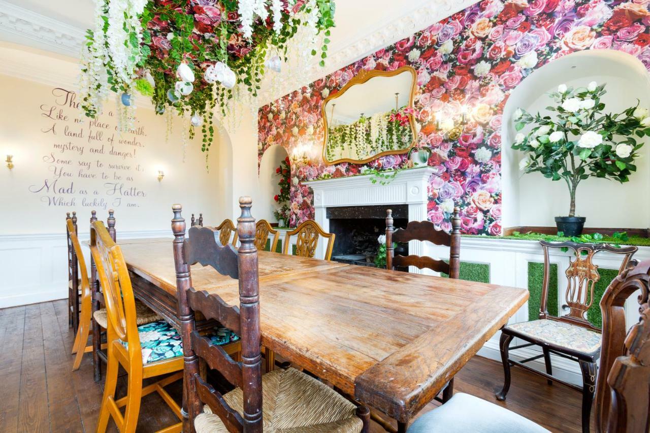 The Wonderland Townhouse - Alice In Wonderland 7Bdr Home Bath Exteriör bild