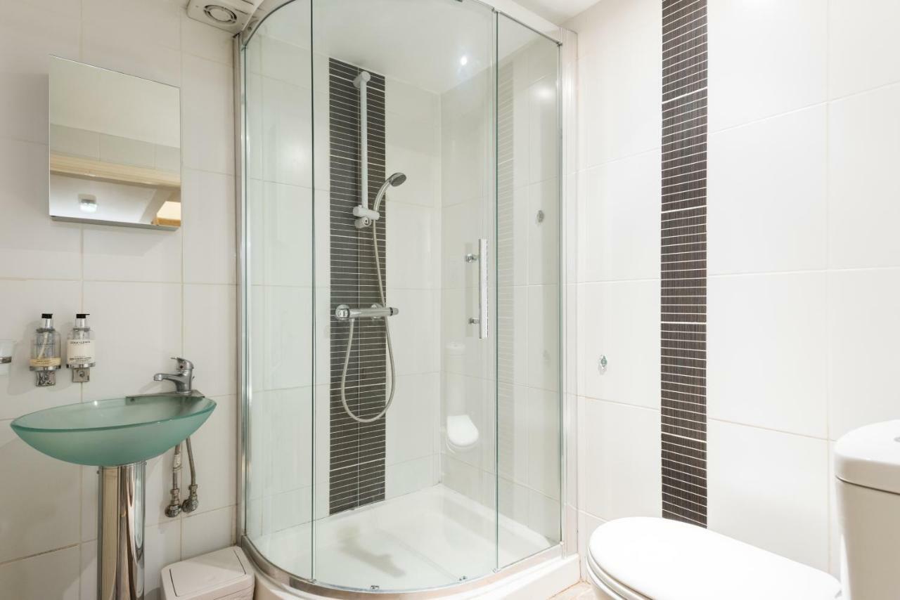 The Wonderland Townhouse - Alice In Wonderland 7Bdr Home Bath Exteriör bild